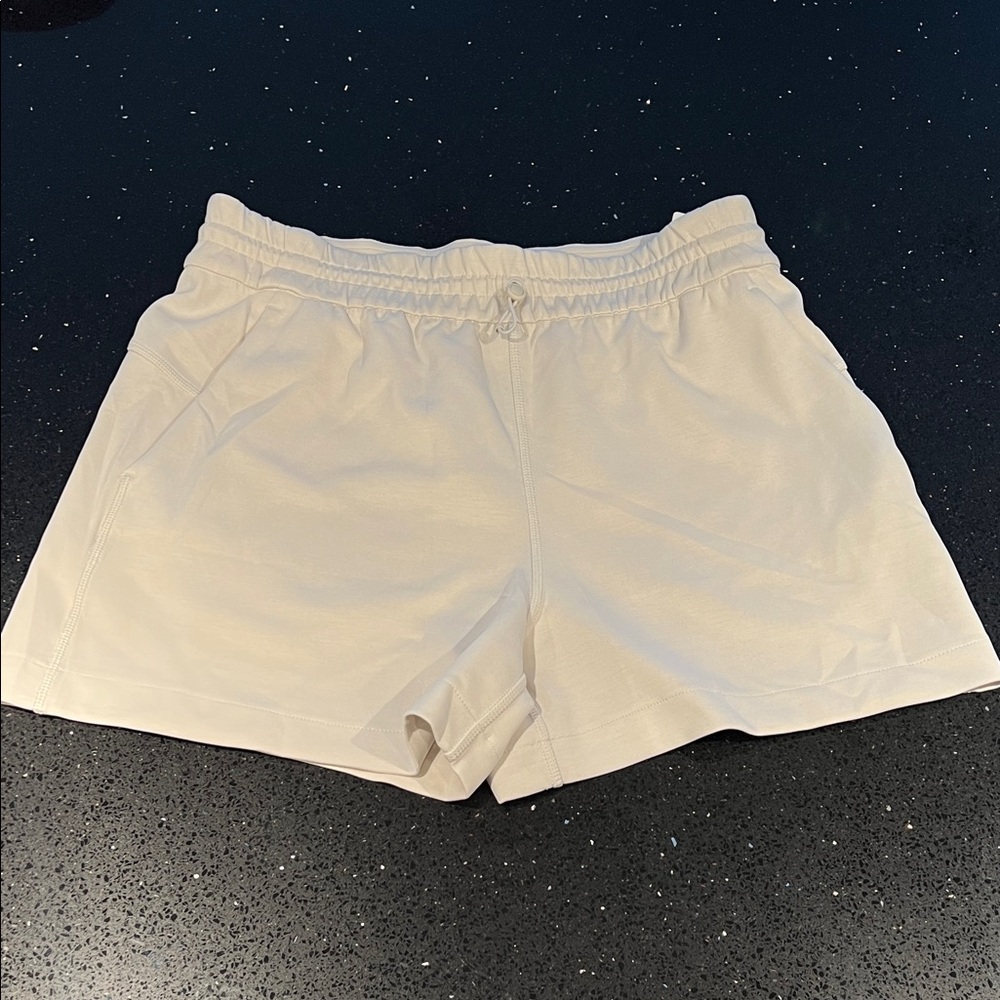 Lululemon Women’s Bone Softstreme HR Shorts, Size 8